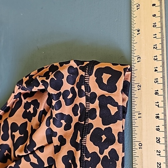 Designed by Fittin, active wear sports/dra,‎ size large. Animal Print. Nice cond - Picture 7 of 8